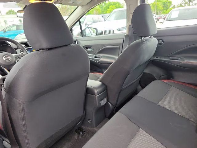 2025 Super Black Metallic Nissan Versa 1.6 SR FWD Sedan