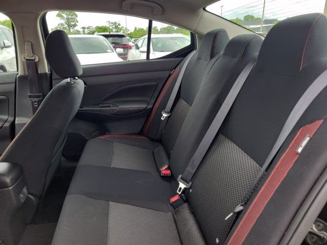 2025 Super Black Metallic Nissan Versa 1.6 SR FWD Sedan