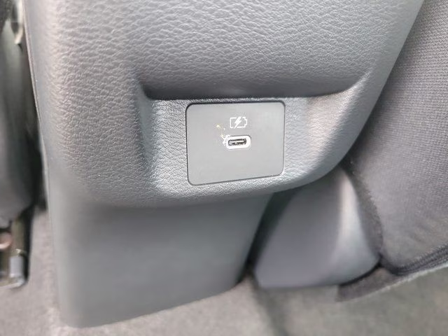 2025 Super Black Metallic Nissan Versa 1.6 SR FWD Sedan