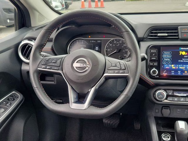 2025 Super Black Metallic Nissan Versa 1.6 SR FWD Sedan