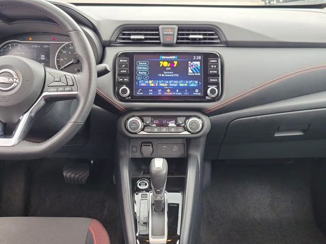 2025 Super Black Metallic Nissan Versa 1.6 SR FWD Sedan