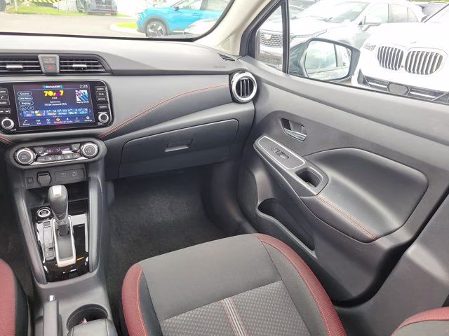 2025 Super Black Metallic Nissan Versa 1.6 SR FWD Sedan