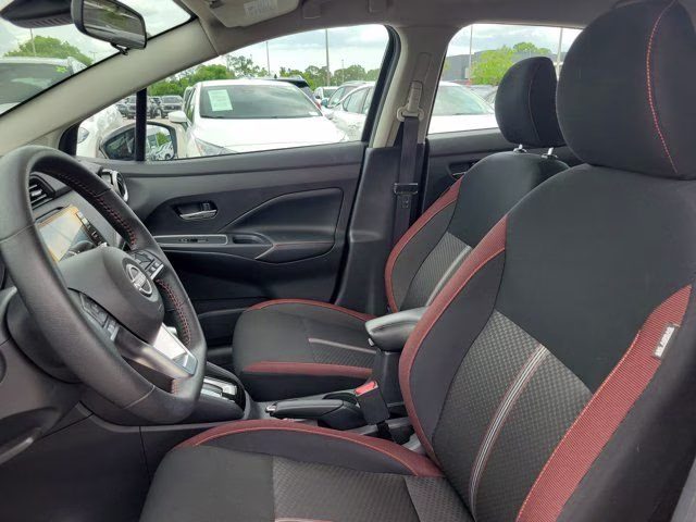 2025 Super Black Metallic Nissan Versa 1.6 SR FWD Sedan