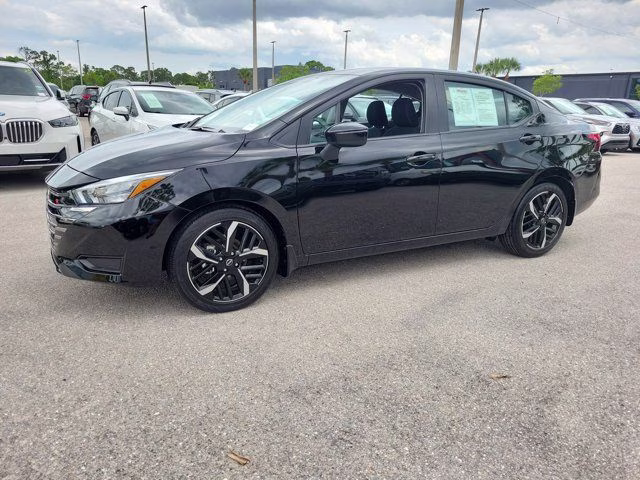 2025 Super Black Metallic Nissan Versa 1.6 SR FWD Sedan