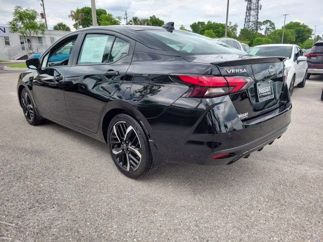2025 Super Black Metallic Nissan Versa 1.6 SR FWD Sedan