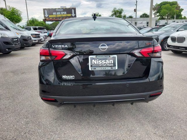 2025 Super Black Metallic Nissan Versa 1.6 SR FWD Sedan