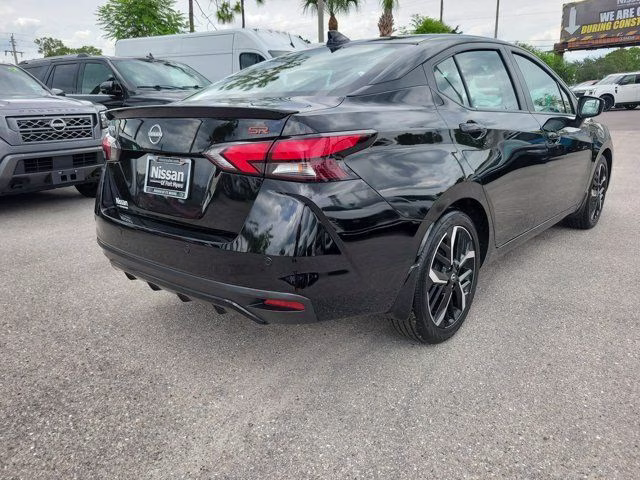 2025 Super Black Metallic Nissan Versa 1.6 SR FWD Sedan