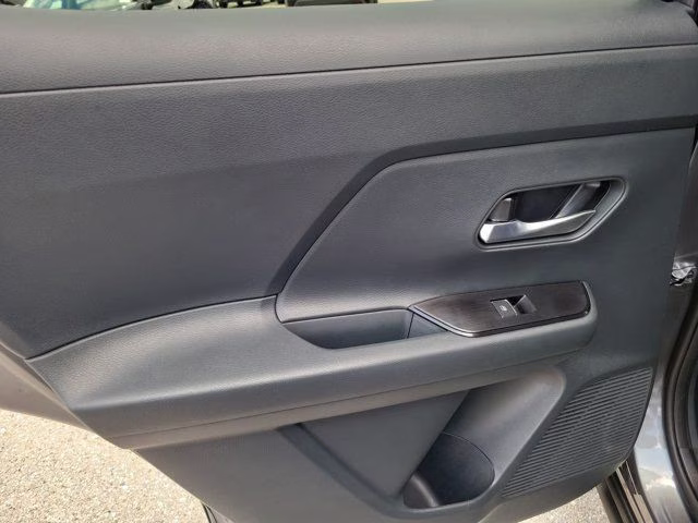 2026 Gun Metallic/Super Black Nissan Kicks SR FWD SUV