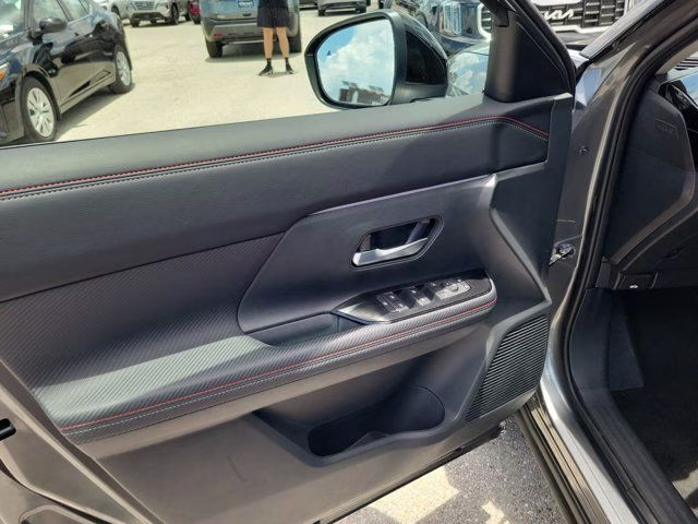 2026 Gun Metallic/Super Black Nissan Kicks SR FWD SUV