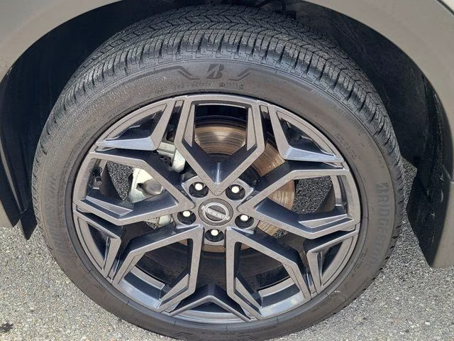 2026 Gun Metallic/Super Black Nissan Kicks SR FWD SUV