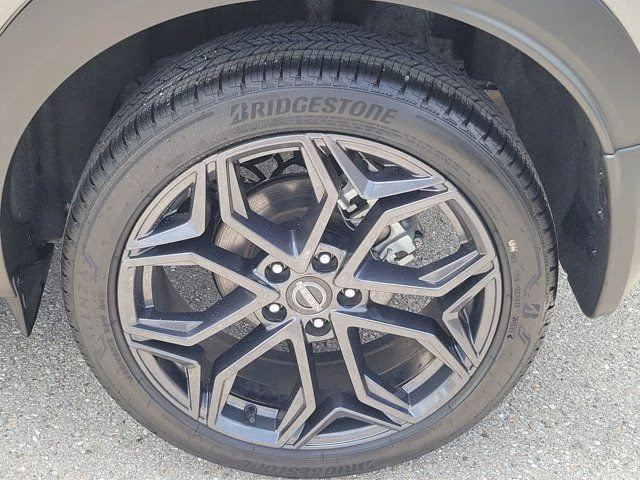 2026 Gun Metallic/Super Black Nissan Kicks SR FWD SUV