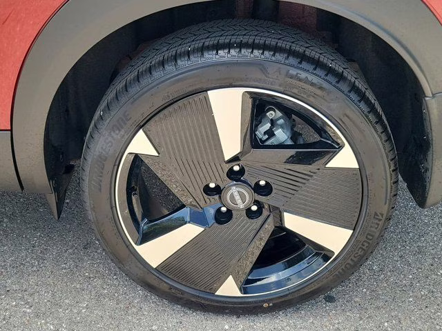 2026 Scarlet Nissan Kicks SR FWD SUV