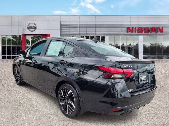 2025 Super Black Metallic Nissan Versa 1.6 SR FWD Sedan