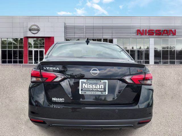 2025 Super Black Metallic Nissan Versa 1.6 SR FWD Sedan