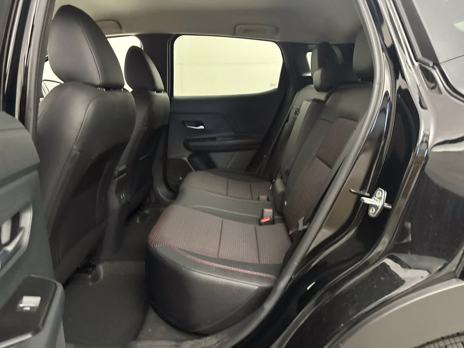 2026 KH3/SUPER BLAC Nissan Kicks SR FWD SUV