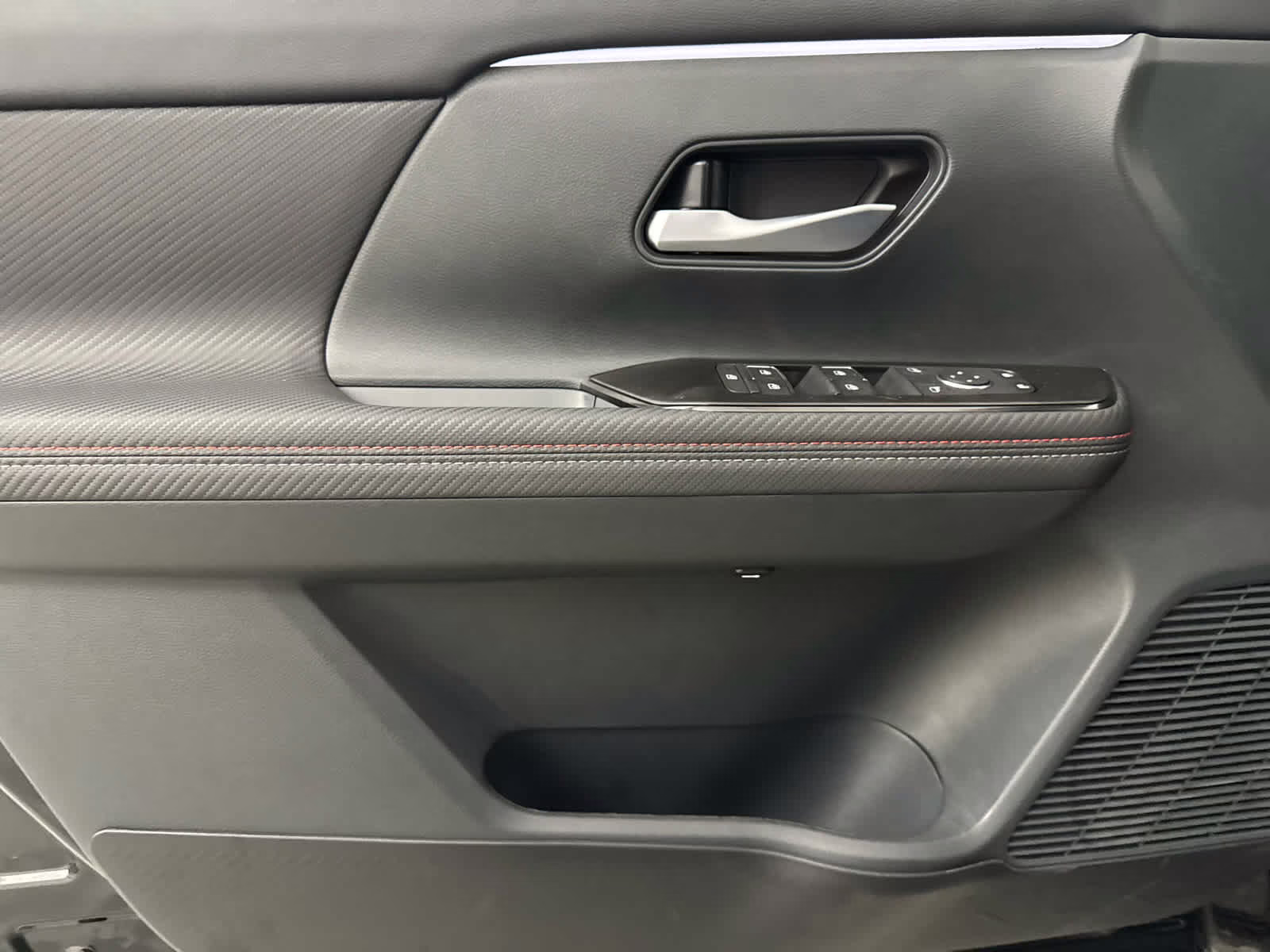 2026 KH3/SUPER BLAC Nissan Kicks SR FWD SUV