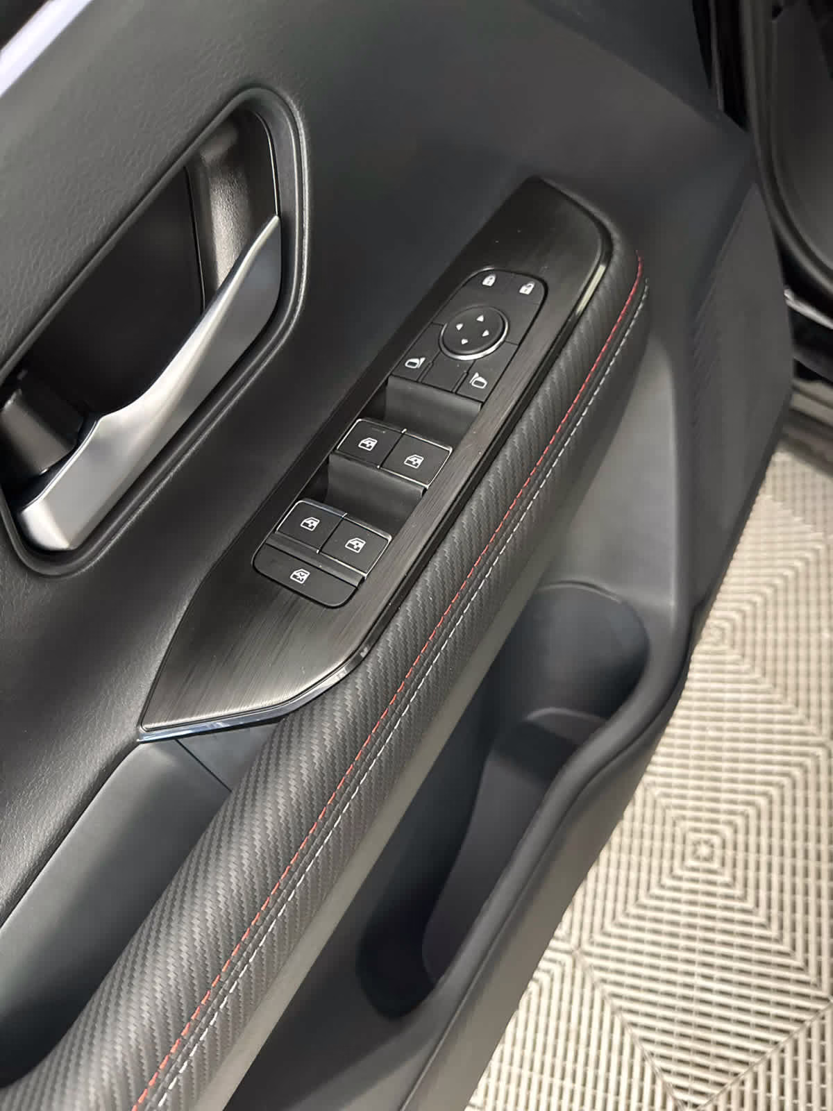 2026 KH3/SUPER BLAC Nissan Kicks SR FWD SUV