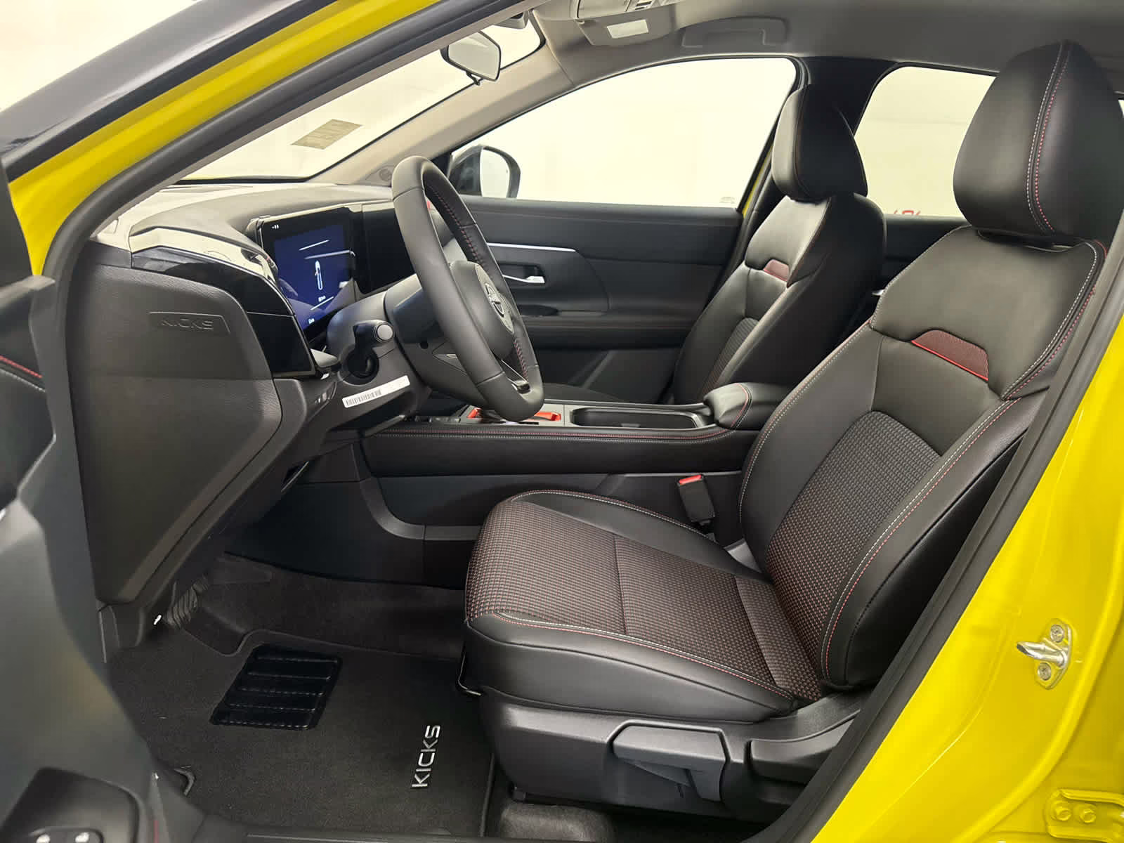 2026 Yuzu Yellow Metallic/Super Black Nissan Kicks SR AWD SUV