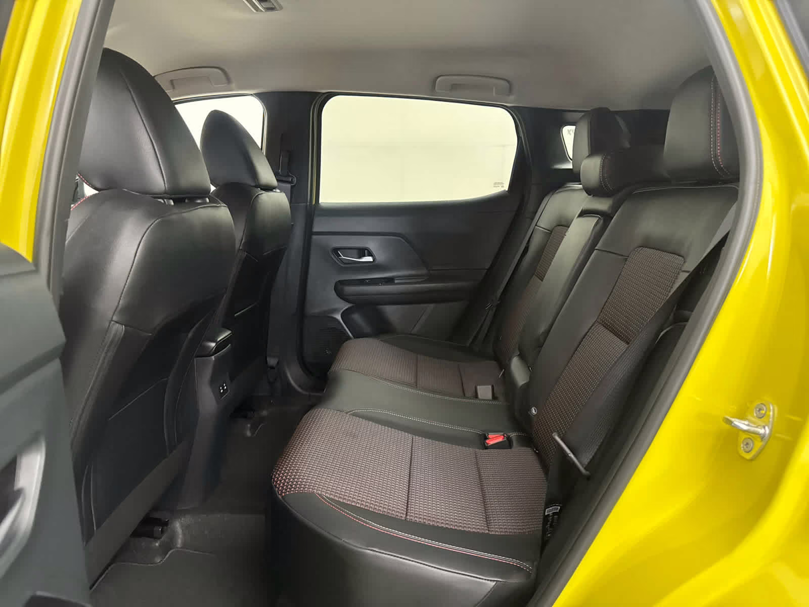 2026 Yuzu Yellow Metallic/Super Black Nissan Kicks SR AWD SUV