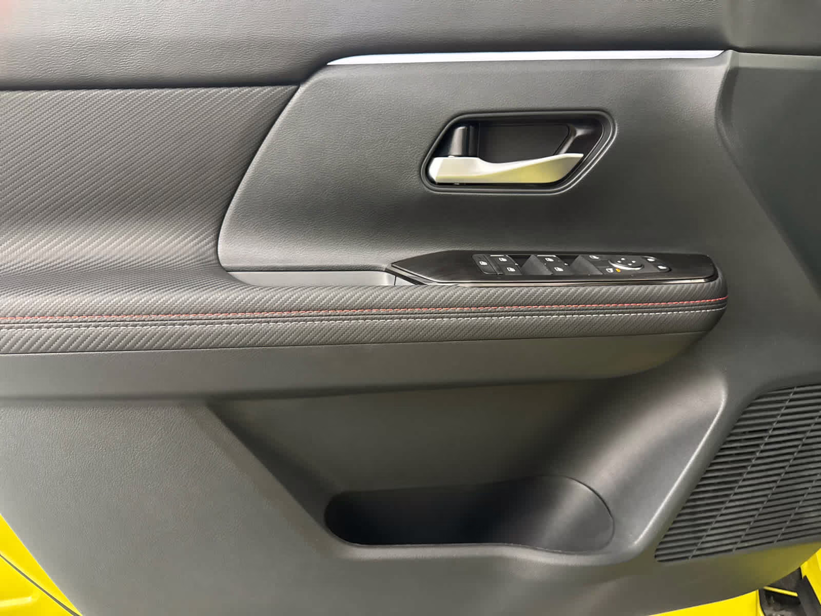 2026 Yuzu Yellow Metallic/Super Black Nissan Kicks SR AWD SUV