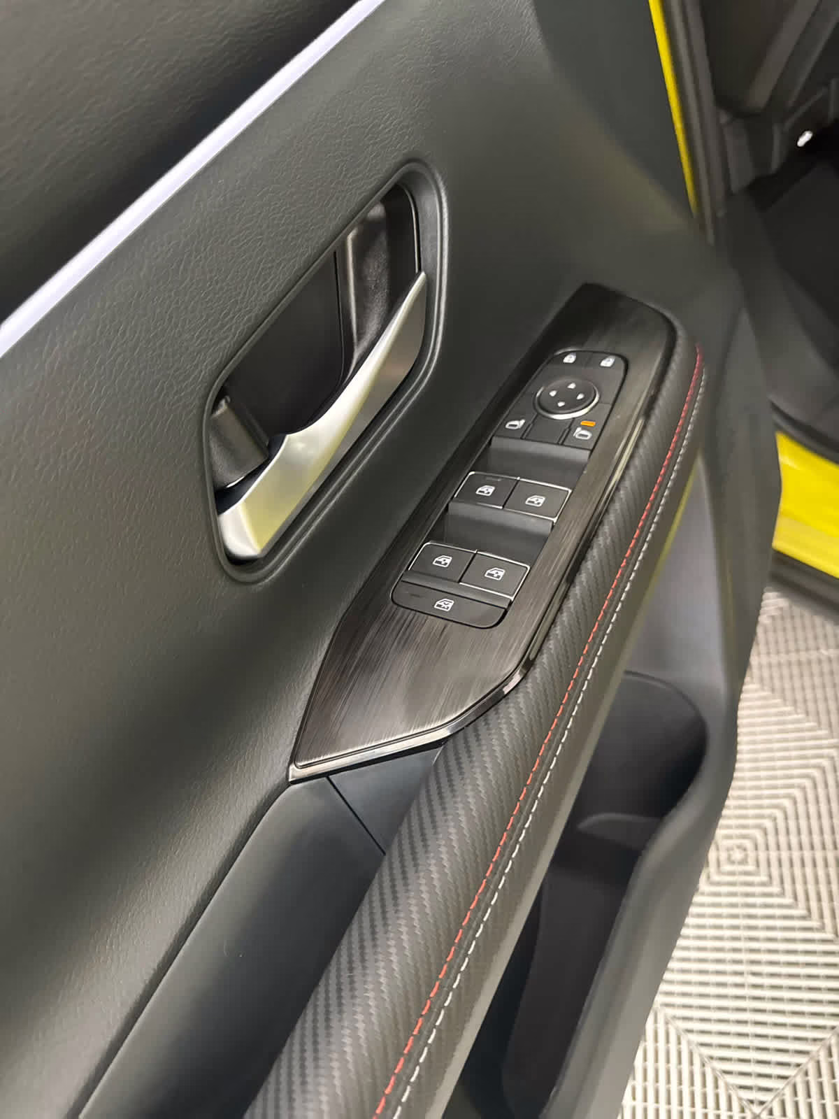 2026 Yuzu Yellow Metallic/Super Black Nissan Kicks SR AWD SUV