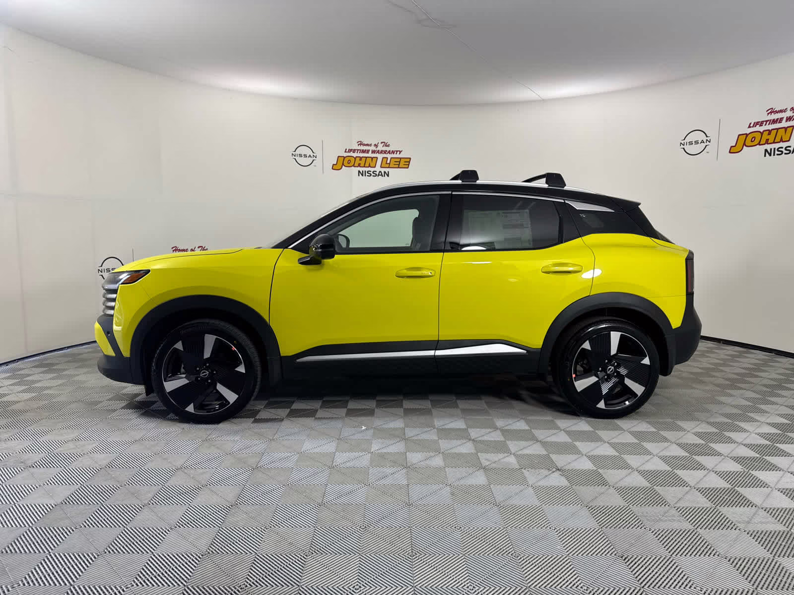 2026 Yuzu Yellow Metallic/Super Black Nissan Kicks SR AWD SUV