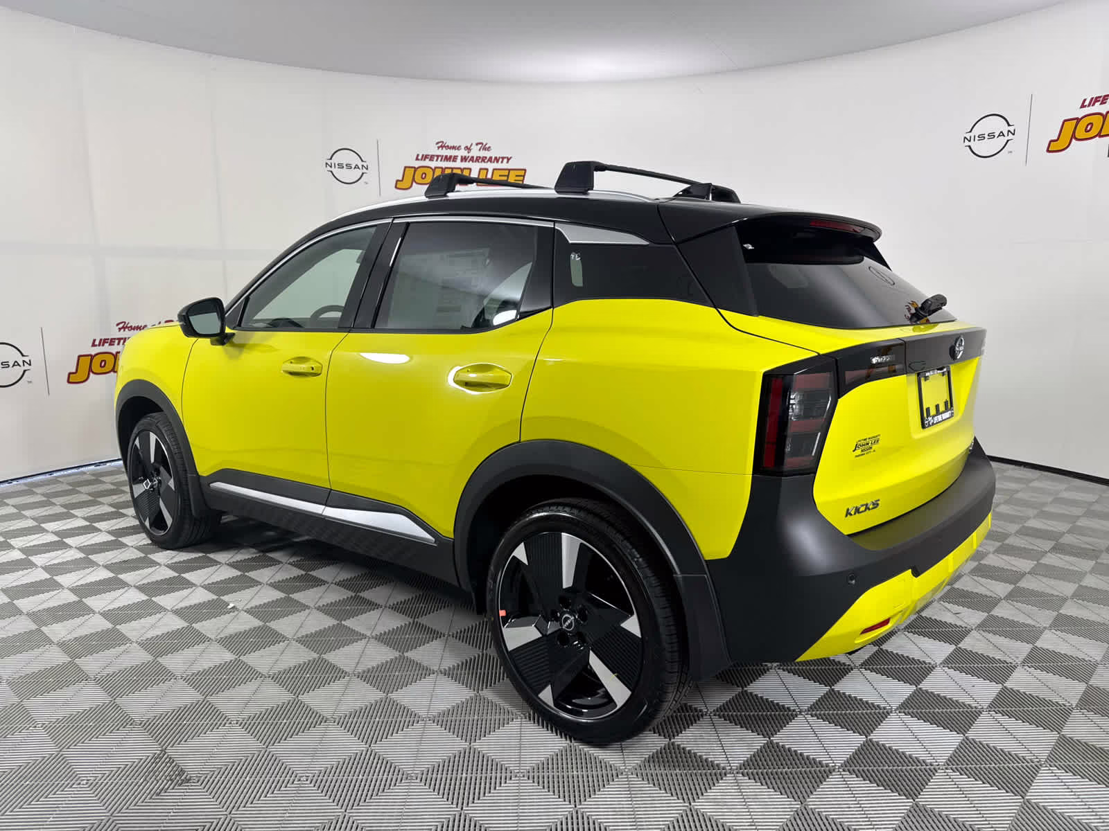 2026 Yuzu Yellow Metallic/Super Black Nissan Kicks SR AWD SUV
