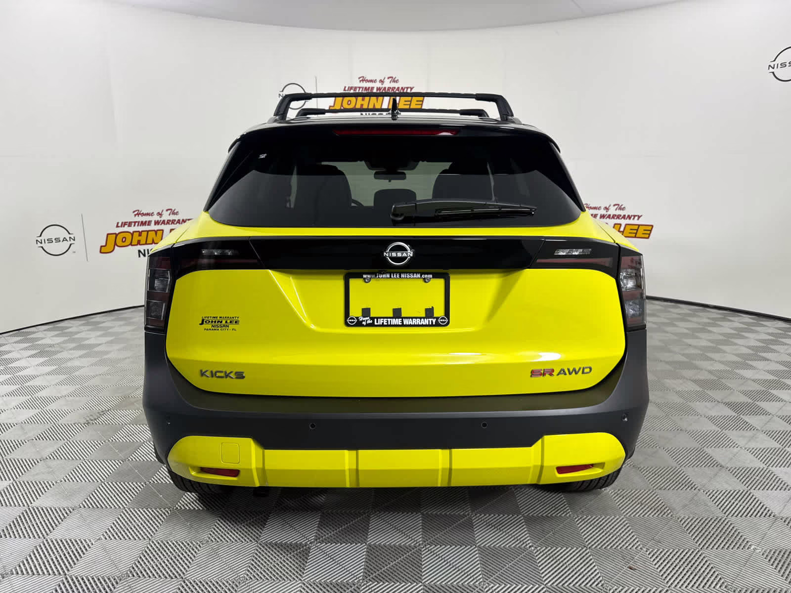 2026 Yuzu Yellow Metallic/Super Black Nissan Kicks SR AWD SUV