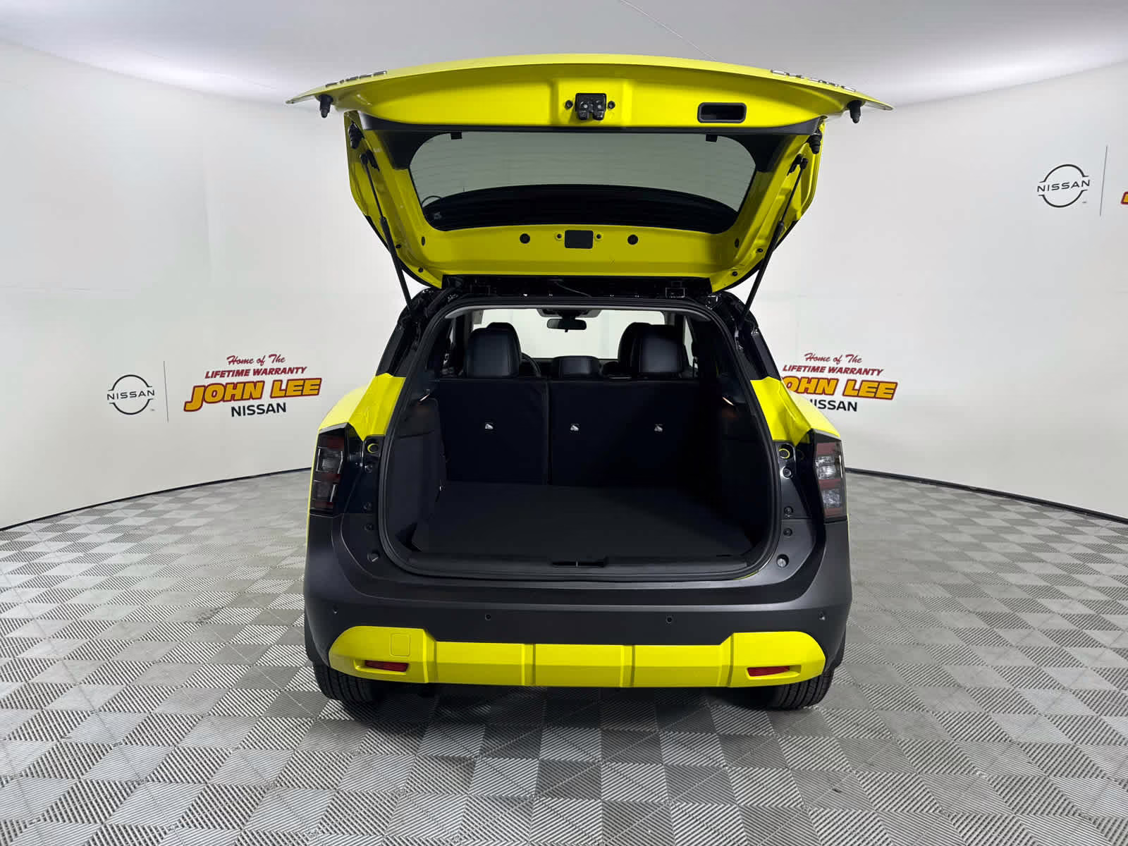 2026 Yuzu Yellow Metallic/Super Black Nissan Kicks SR AWD SUV