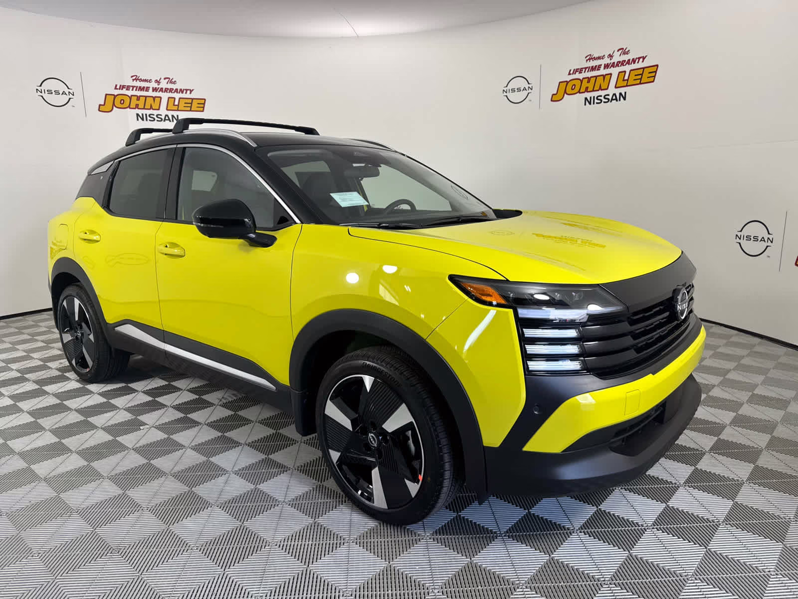 2026 Yuzu Yellow Metallic/Super Black Nissan Kicks SR AWD SUV