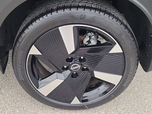 2026 Canyon Bronze Metallic Nissan Kicks SR FWD SUV