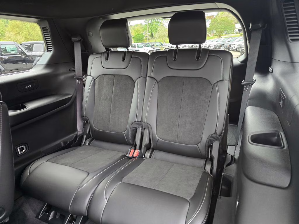 2025 Diamond Black Crystal Pearlcoat Jeep Grand Cherokee L Altitude X 4X4 SUV