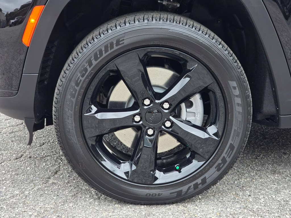 2025 Diamond Black Crystal Pearlcoat Jeep Grand Cherokee L Altitude X 4X4 SUV