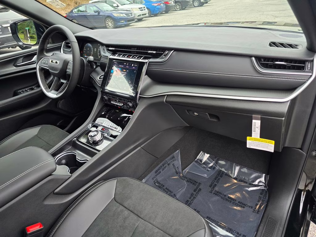 2025 Diamond Black Crystal Pearlcoat Jeep Grand Cherokee L Altitude X 4X4 SUV