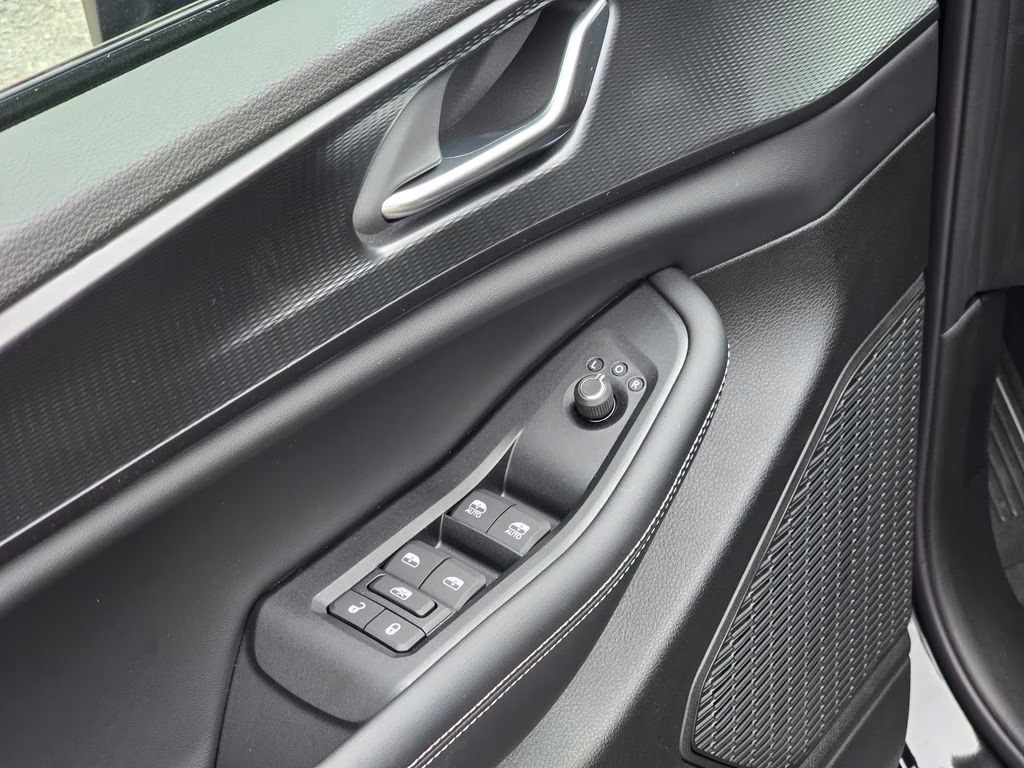 2025 Diamond Black Crystal Pearlcoat Jeep Grand Cherokee L Altitude X 4X4 SUV