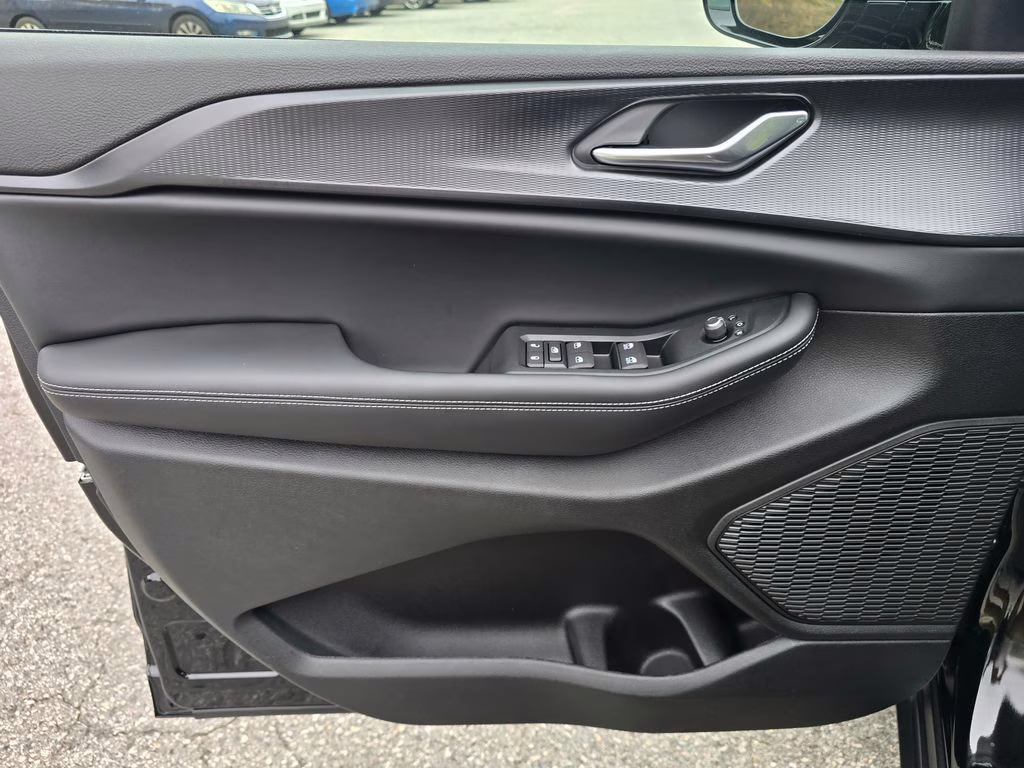 2025 Diamond Black Crystal Pearlcoat Jeep Grand Cherokee L Altitude X 4X4 SUV