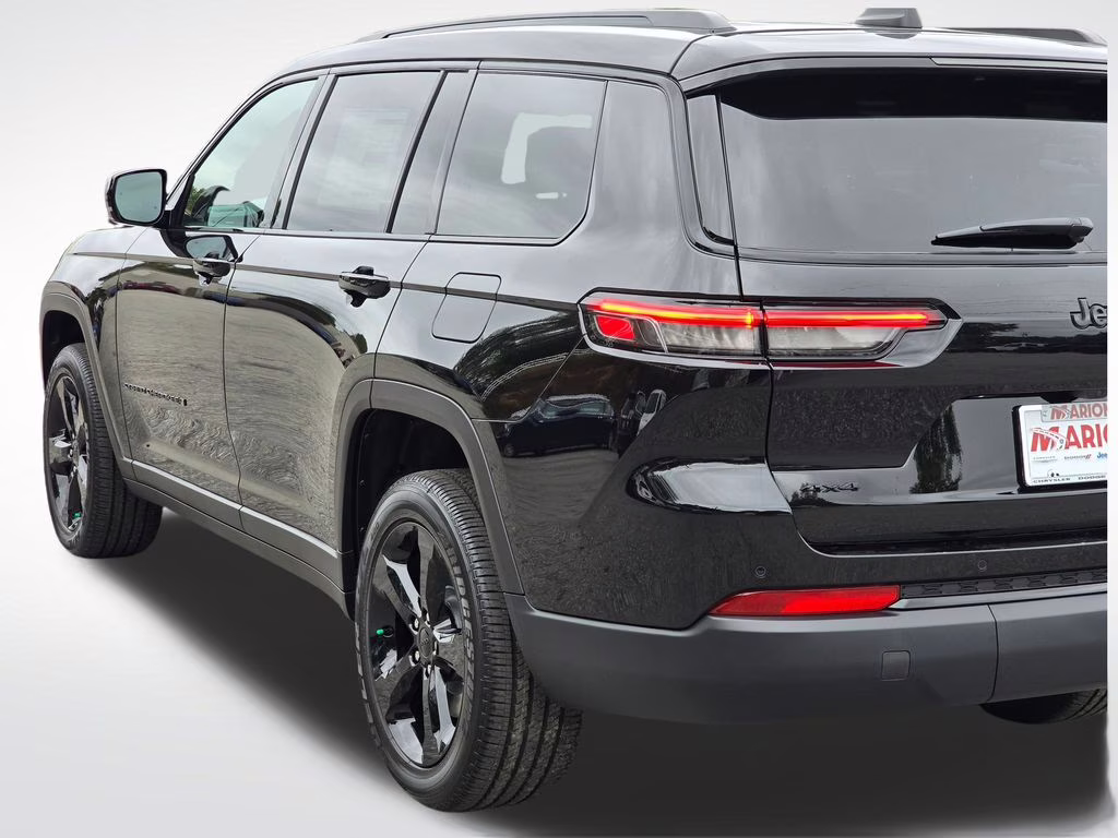 2025 Diamond Black Crystal Pearlcoat Jeep Grand Cherokee L Altitude X 4X4 SUV
