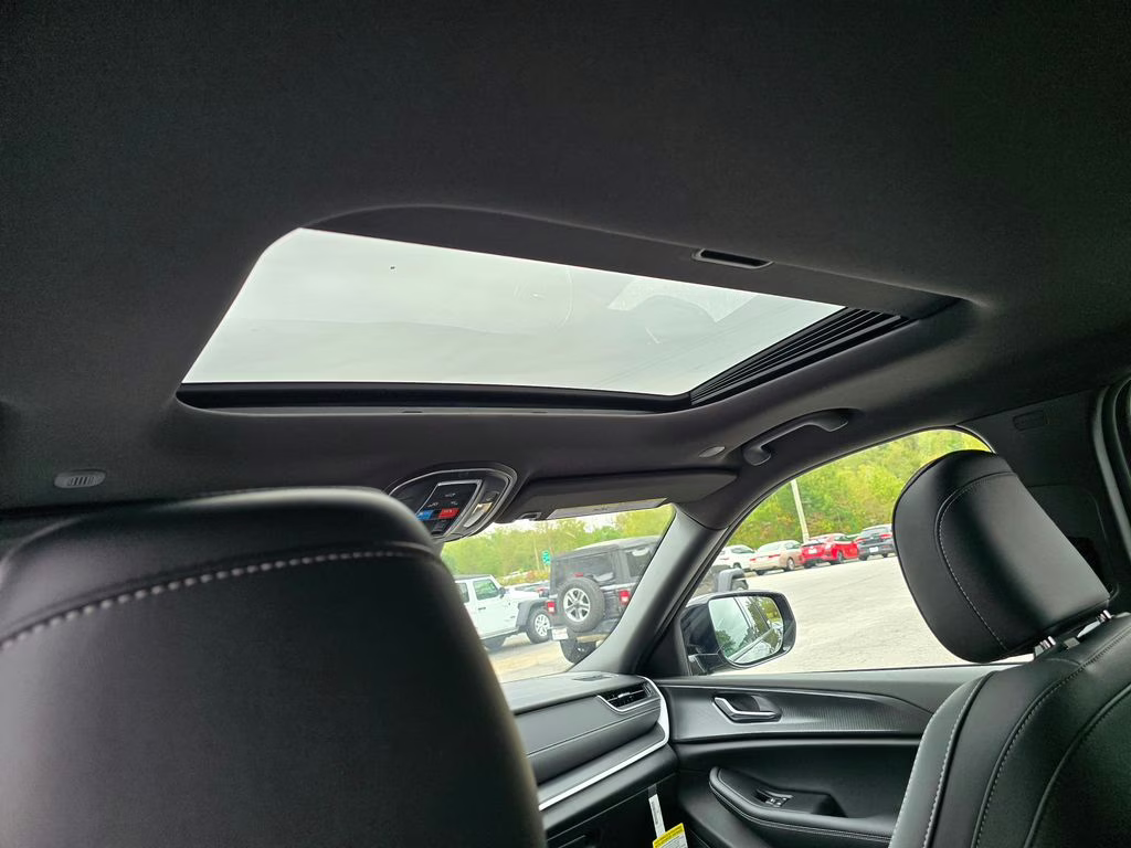 2025 Diamond Black Crystal Pearlcoat Jeep Grand Cherokee L Altitude X 4X4 SUV