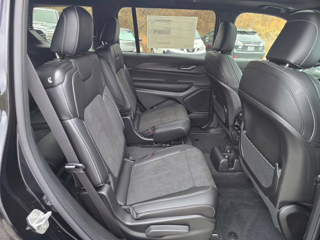 2025 Diamond Black Crystal Pearlcoat Jeep Grand Cherokee L Altitude X 4X4 SUV