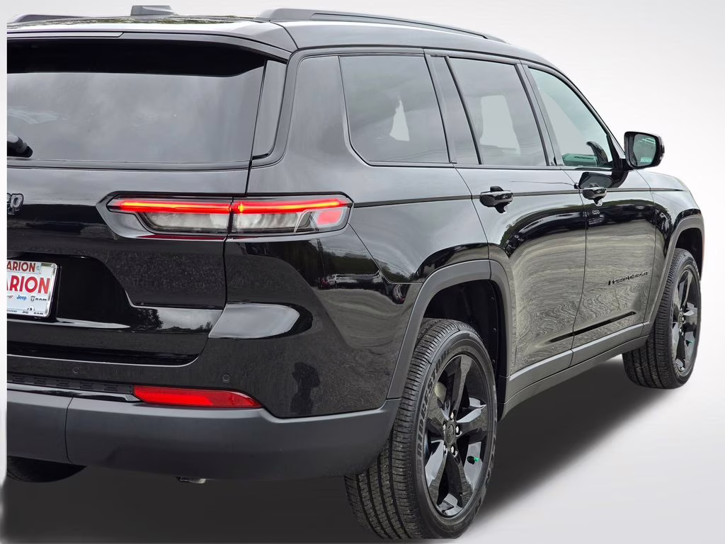 2025 Diamond Black Crystal Pearlcoat Jeep Grand Cherokee L Altitude X 4X4 SUV