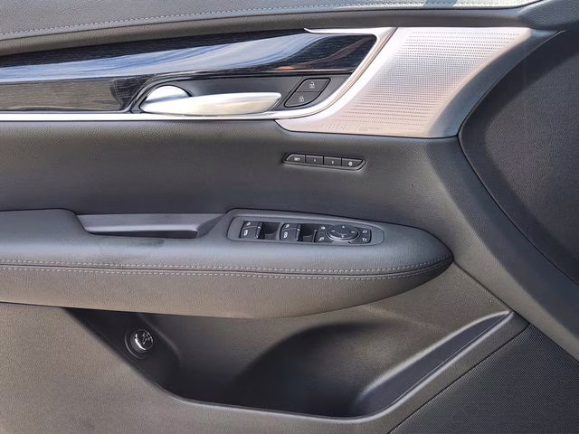 2025 Argent Silver Metallic Cadillac XT5 Premium Luxury FWD SUV