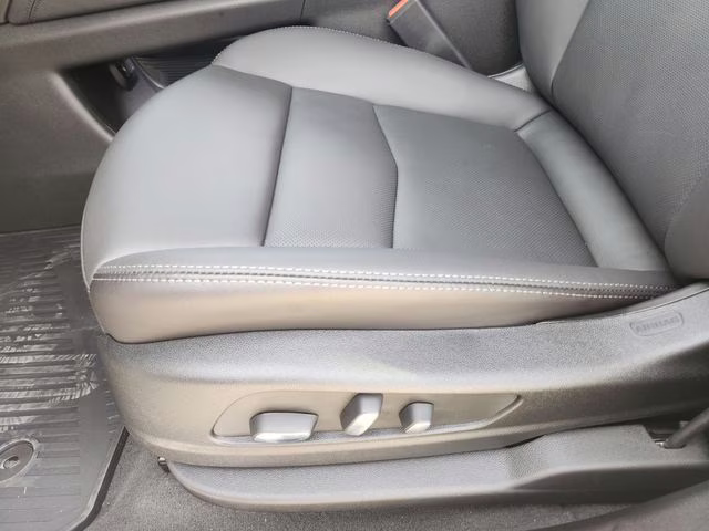 2025 Argent Silver Metallic Cadillac XT5 Premium Luxury FWD SUV