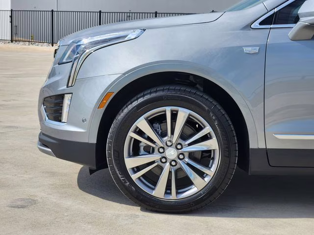 2025 Argent Silver Metallic Cadillac XT5 Premium Luxury FWD SUV