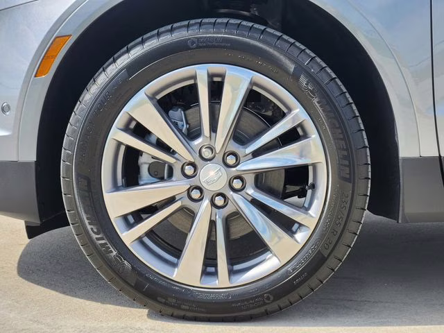 2025 Argent Silver Metallic Cadillac XT5 Premium Luxury FWD SUV