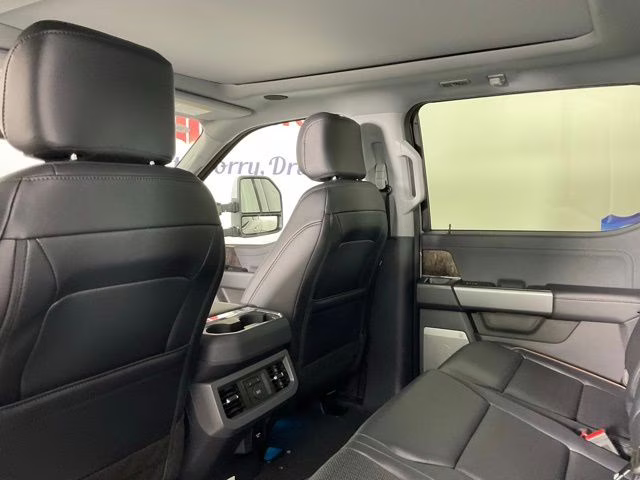 2026 Avalanche Ford Super Duty F-350 SRW Lariat 4X4 Truck