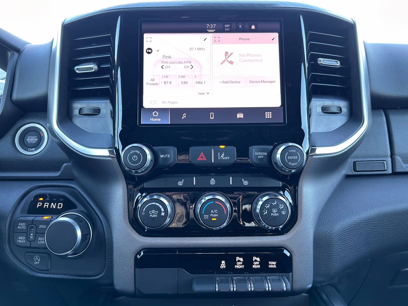 2026 Granite Crystal Metallic Clearcoat Ram 1500 Big Horn/Lone Star 4X4 Truck