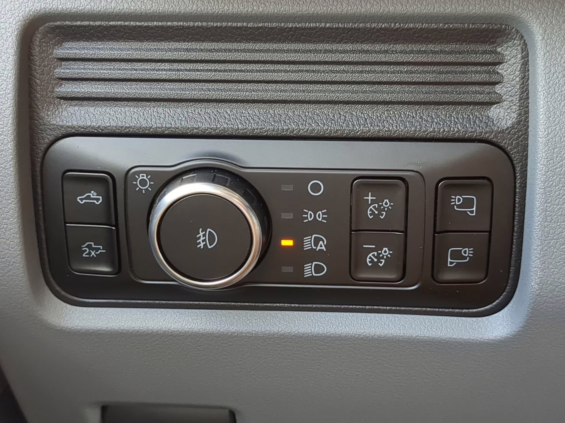 2026 Avalanche Ford Super Duty F-250 SRW XLT Crew Cab Pickup 4X4 Truck