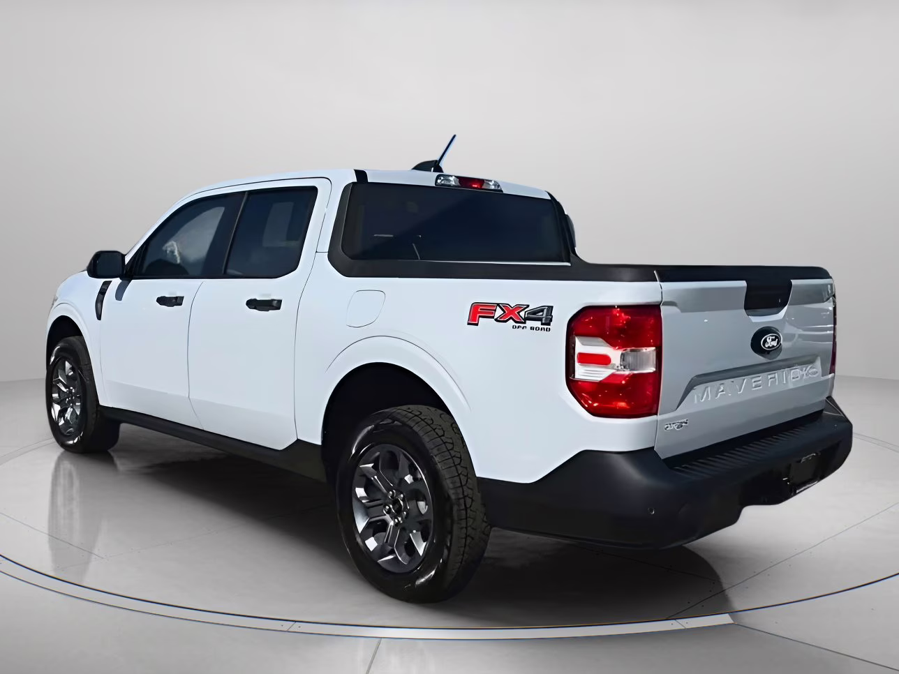 2025 Space White Metallic Ford Maverick XLT Crew Cab Pickup AWD Truck