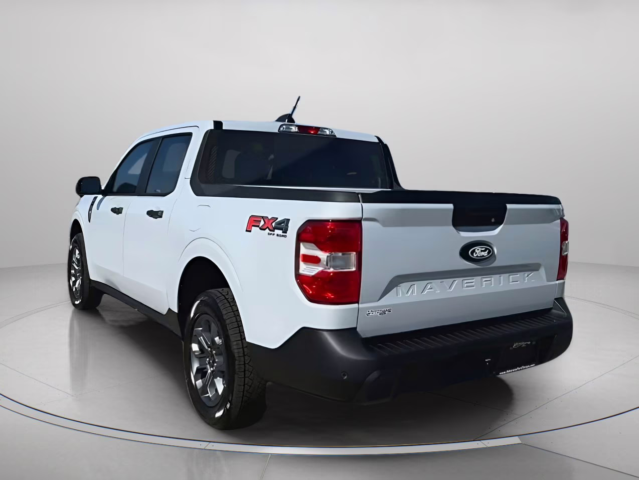 2025 Space White Metallic Ford Maverick XLT Crew Cab Pickup AWD Truck