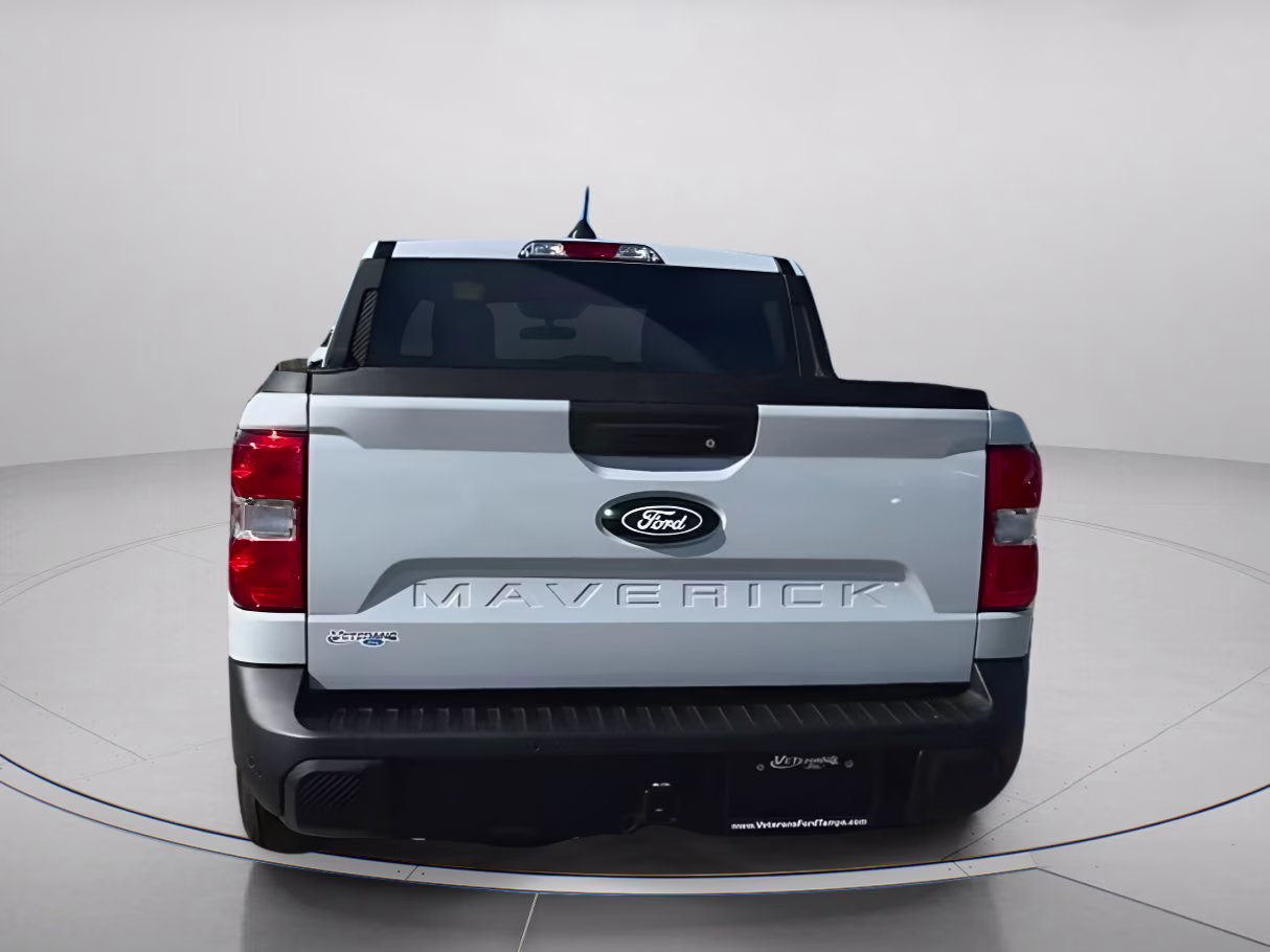 2025 Space White Metallic Ford Maverick XLT Crew Cab Pickup AWD Truck